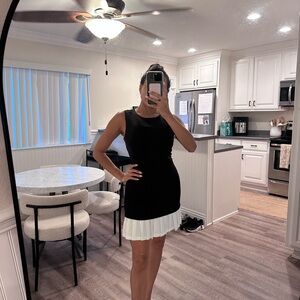 Elegant Black and White Sleeveless Dress
